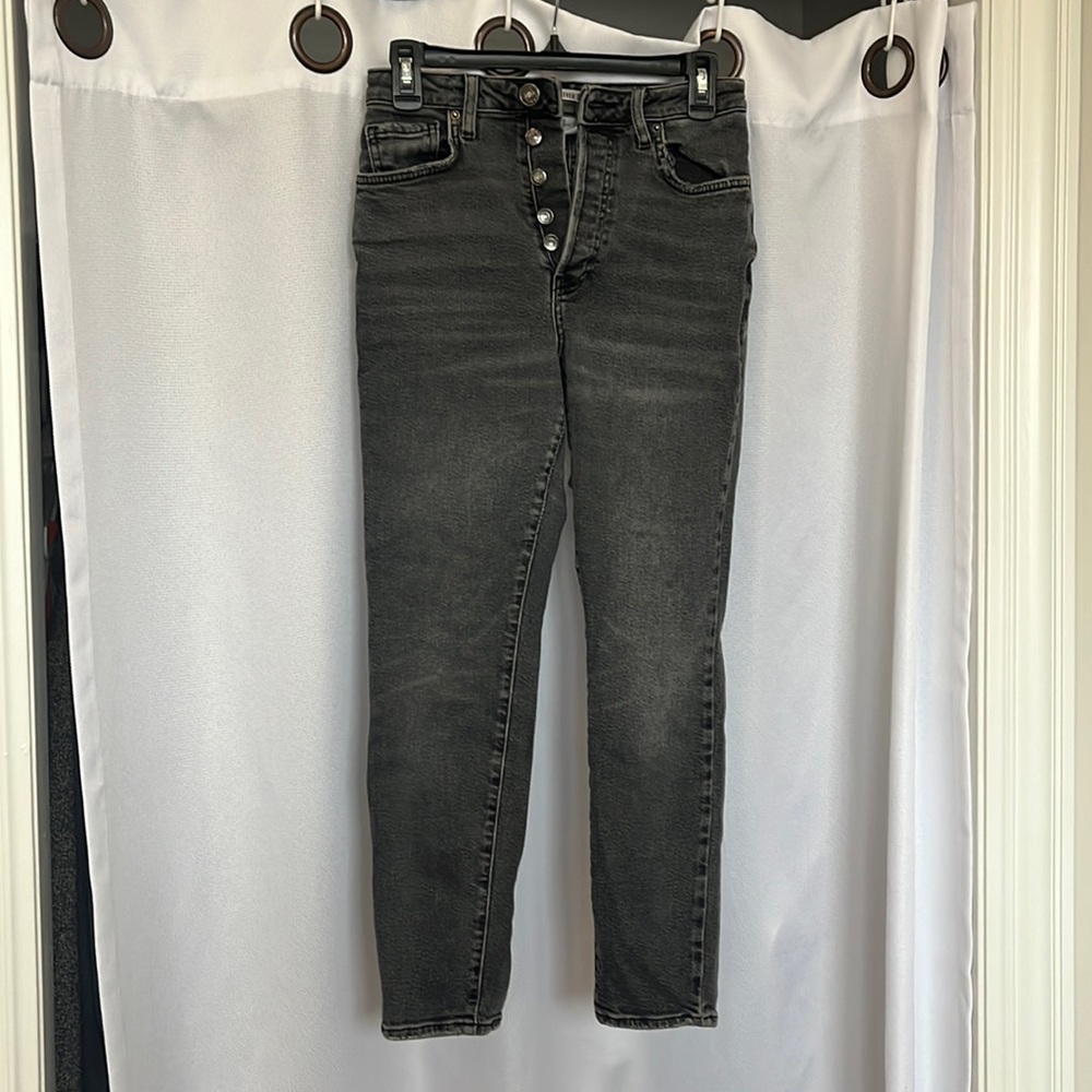 Forever 21 Black Light Wash Skinny Jeans, size 27